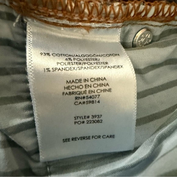 CAbi Celebrity Star Slim Boyfriend Two-Tone Denim Jeans Style# 3937 Size 2 - Picture 9 of 14